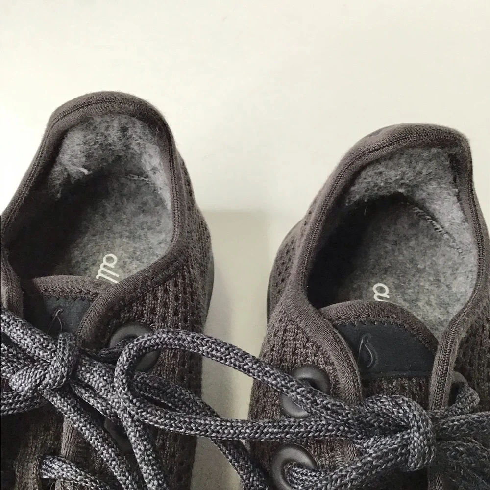 Allbirds Tree Runner in Charcoal Size 6.